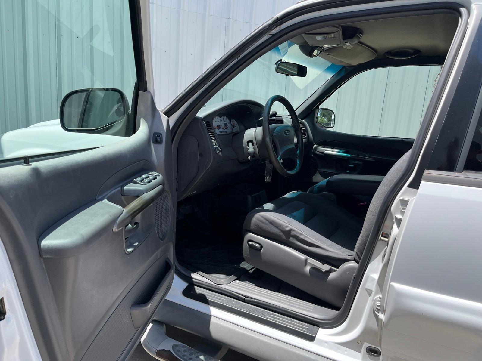 Used 2001 Ford Explorer Sport Trac 2WD image 10