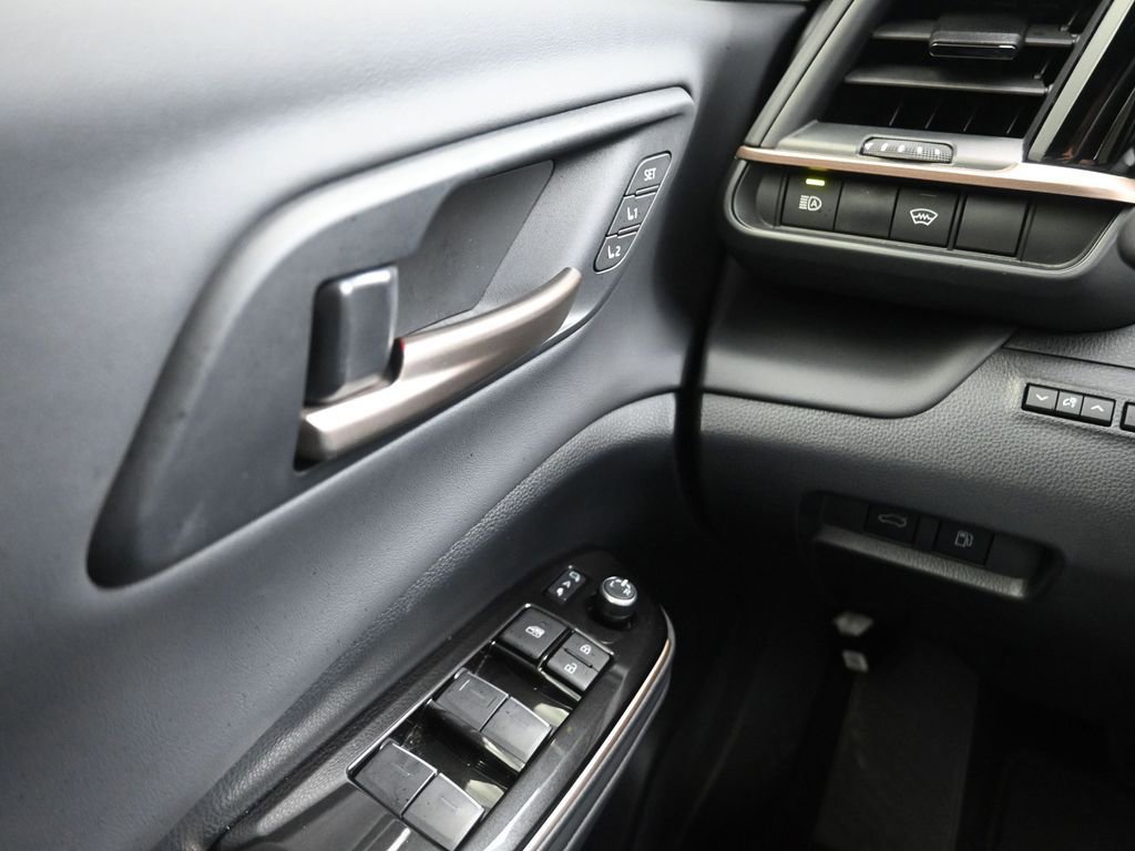 Used 2024 Toyota Crown Platinum image 10