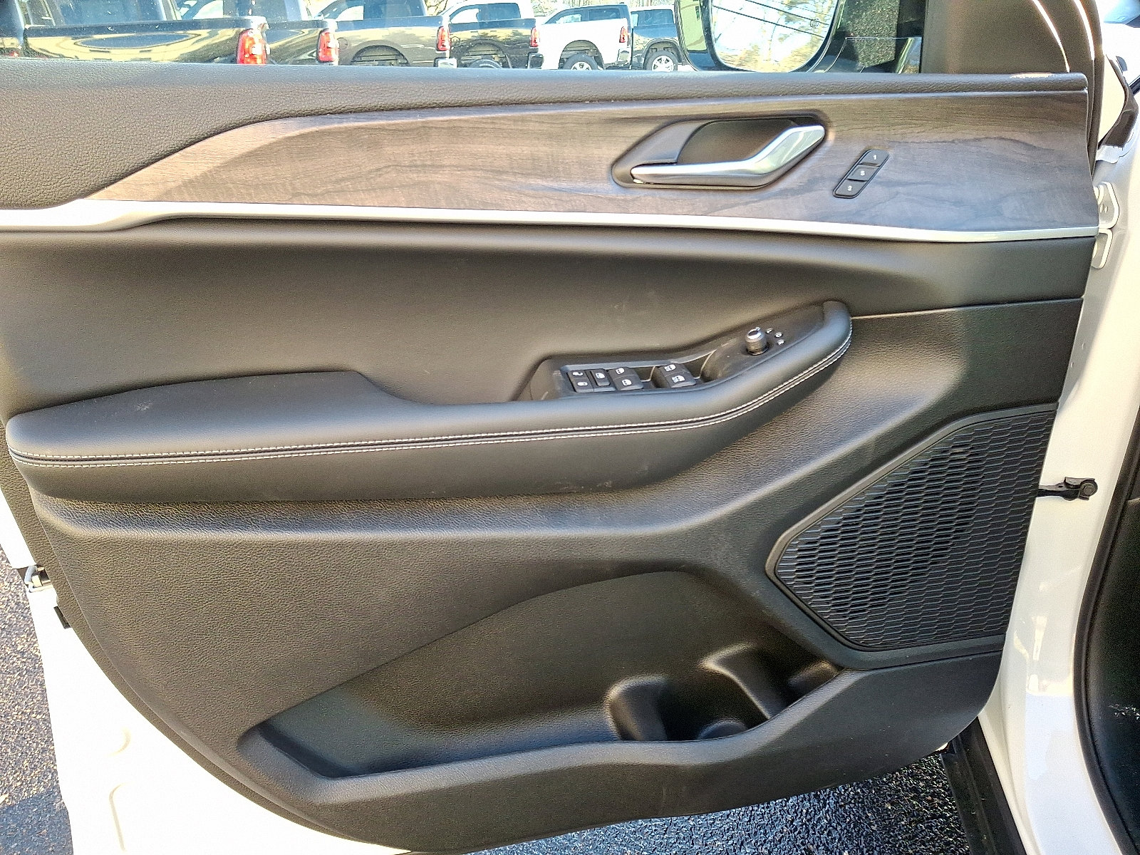 New 2025 Jeep Grand Cherokee Limited image 10