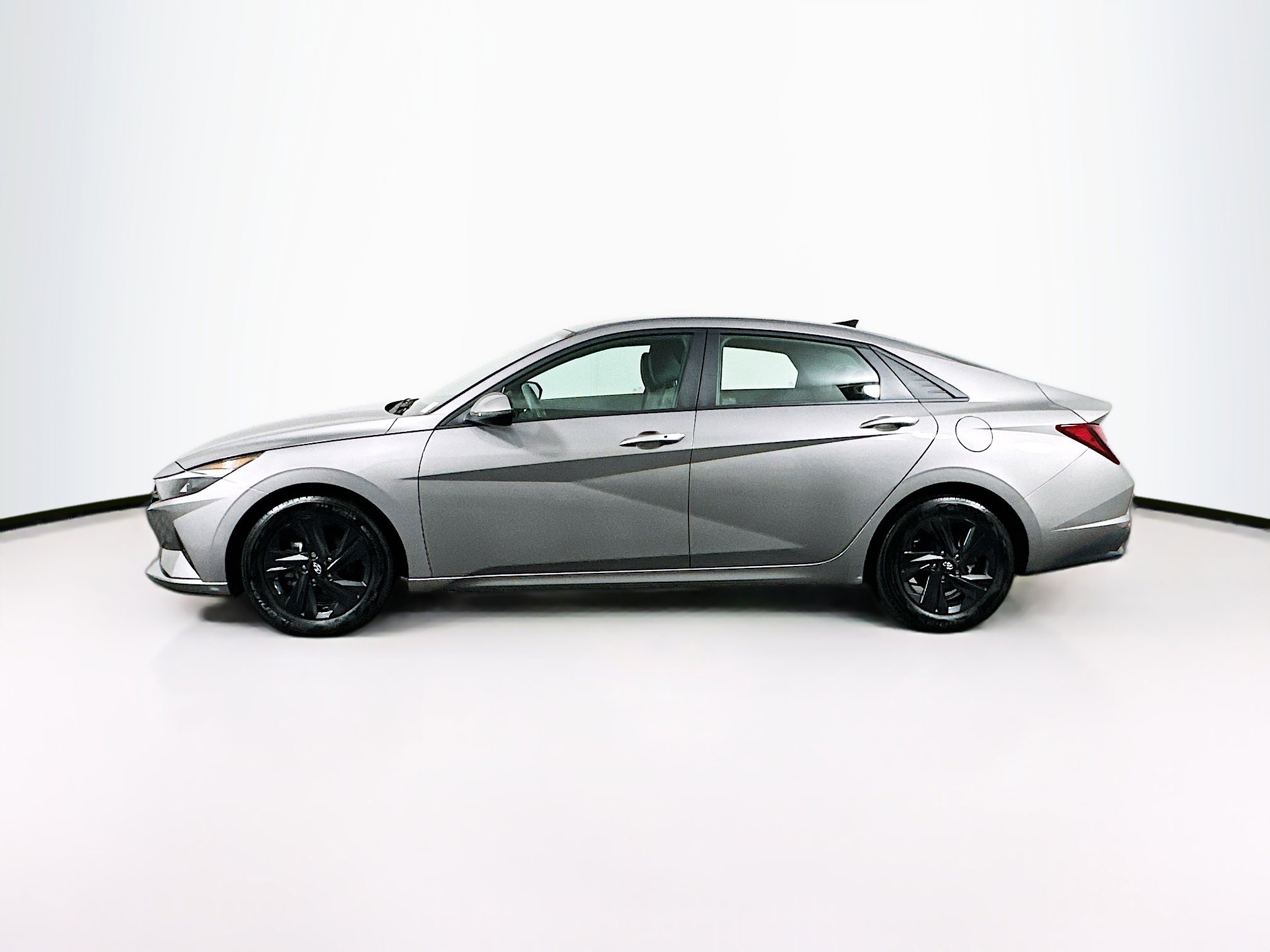 Used 2021 Hyundai Elantra SEL image 4