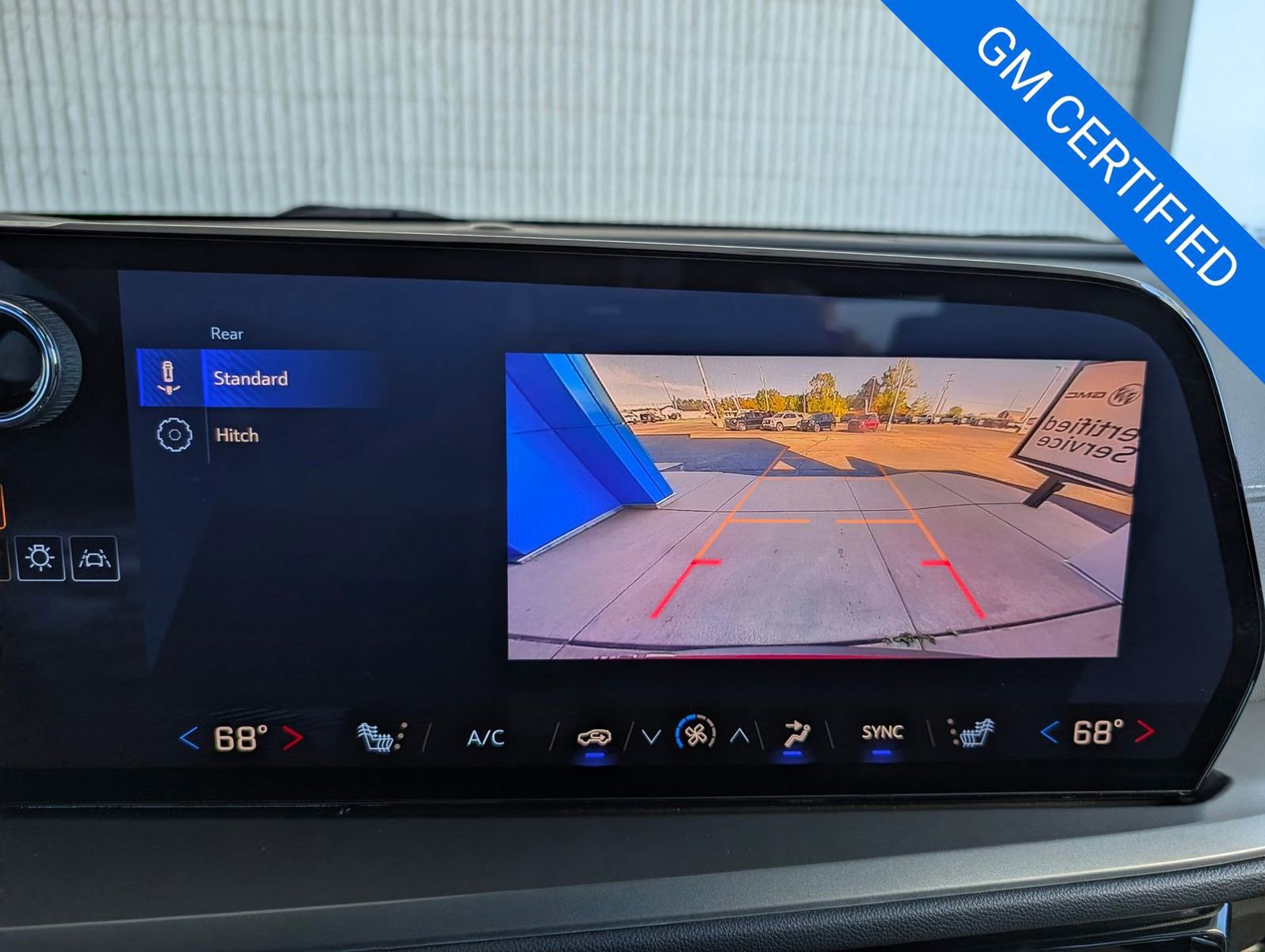 Used 2025 Chevrolet Traverse LT image 20