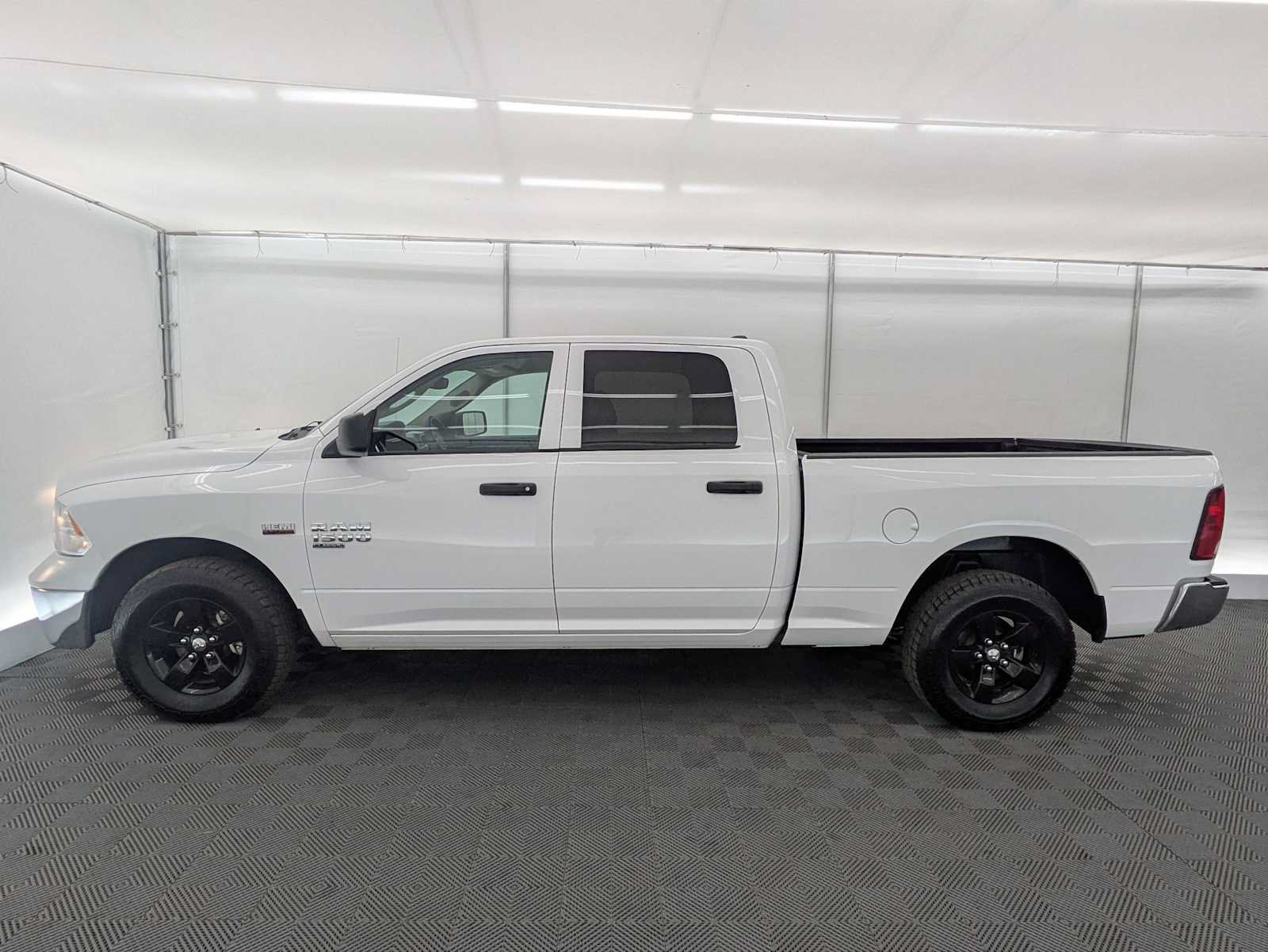 Used 2022 RAM 1500 Classic SLT w/ Protection Group AWD/4WD image 3