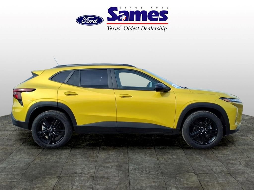 Used 2025 Chevrolet Trax ACTIV w/ Sunroof Package image 2