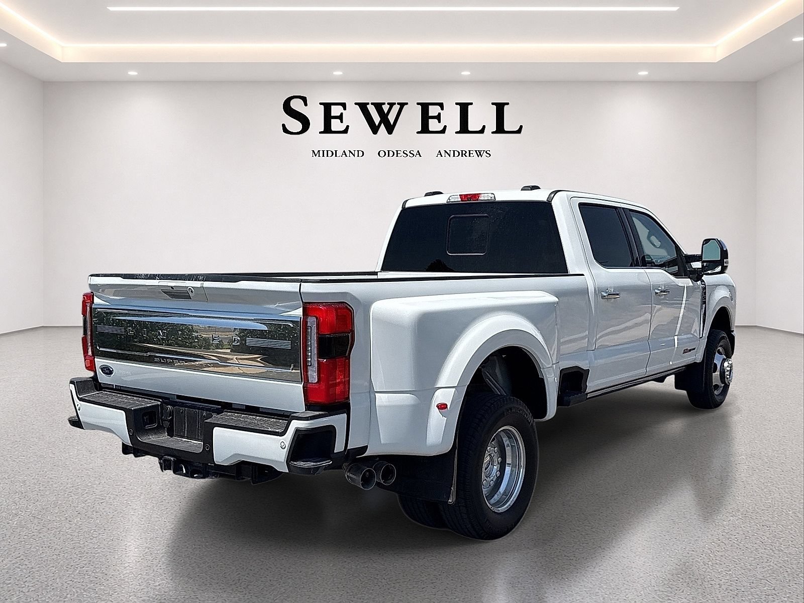 Used 2024 Ford F350 Limited AWD/4WD image 4