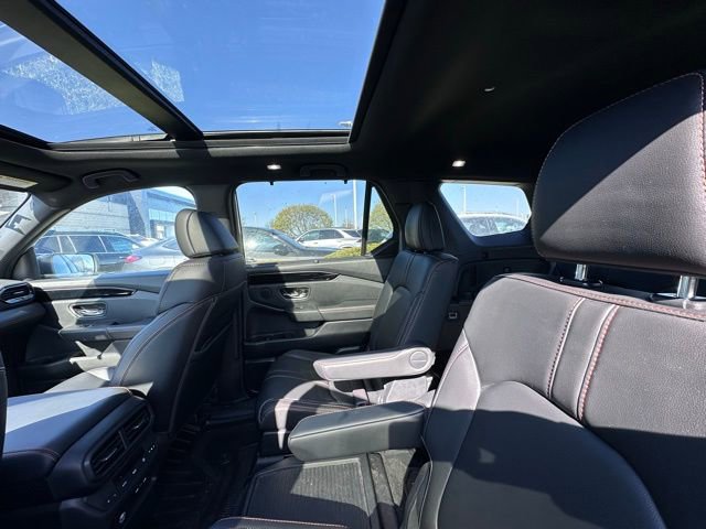 Used 2025 Honda Pilot TrailSport image 22
