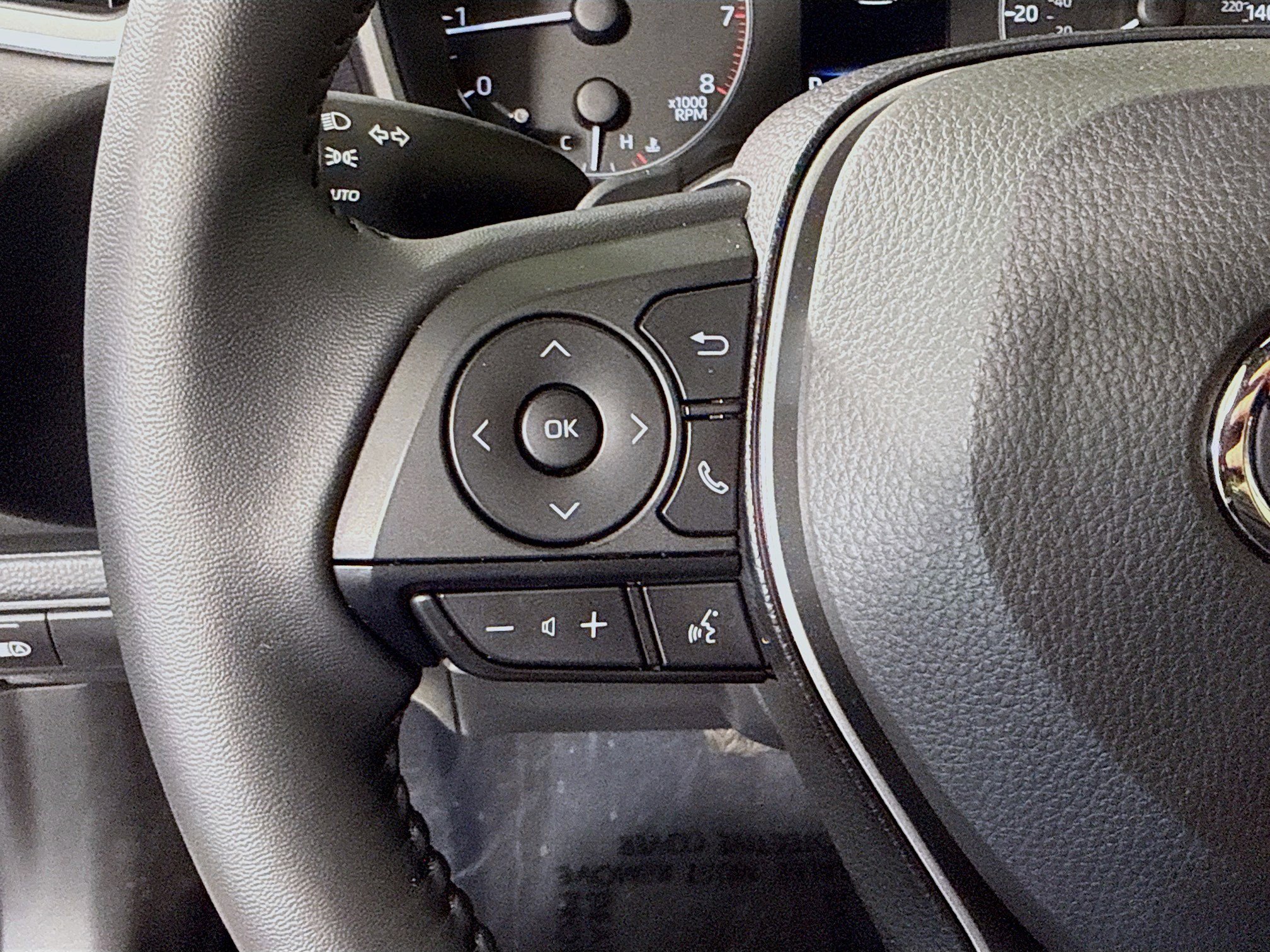 Used 2025 Toyota Corolla SE FWD image 14