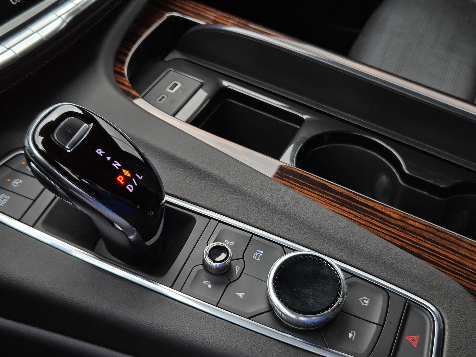 Used 2022 Cadillac Escalade Premium Luxury AWD/4WD image 23
