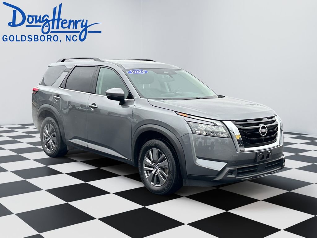 Used 2024 Nissan Pathfinder SV image 7