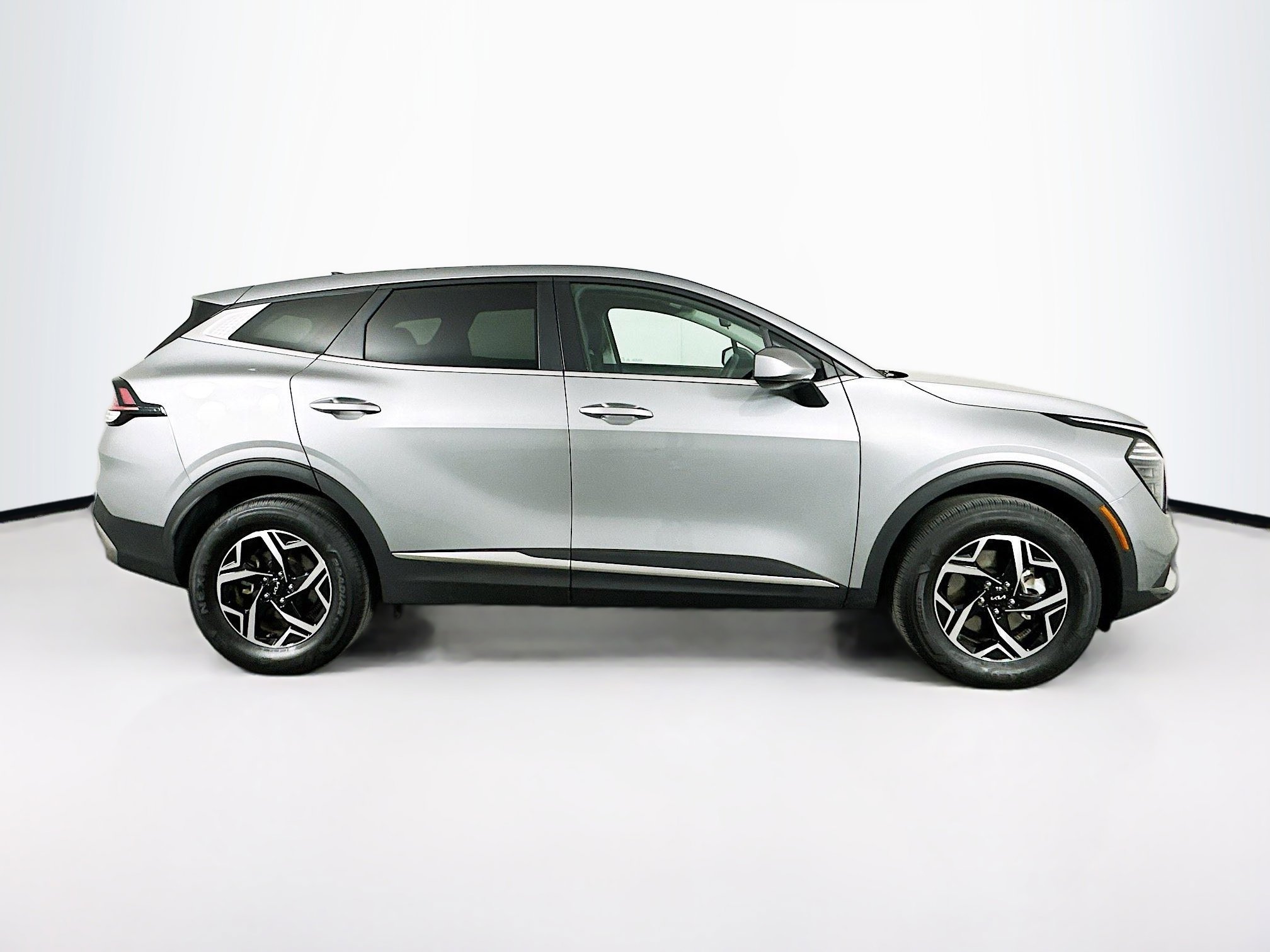 Used 2024 Kia Sportage LX image 10