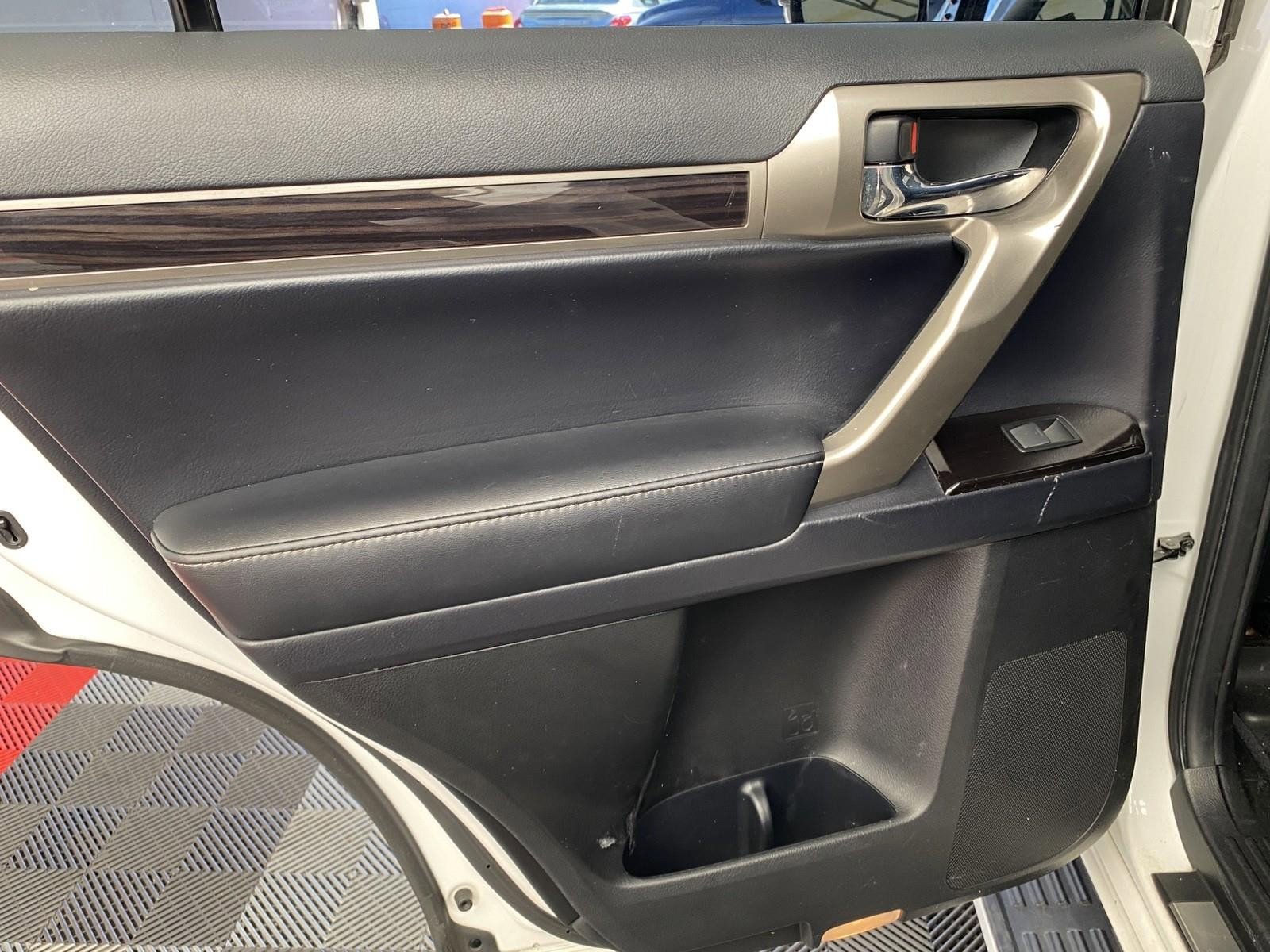 Used 2018 Lexus GX 460 w/ Navigation Package AWD/4WD image 17