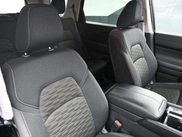 Used 2024 Nissan Pathfinder SV image 38