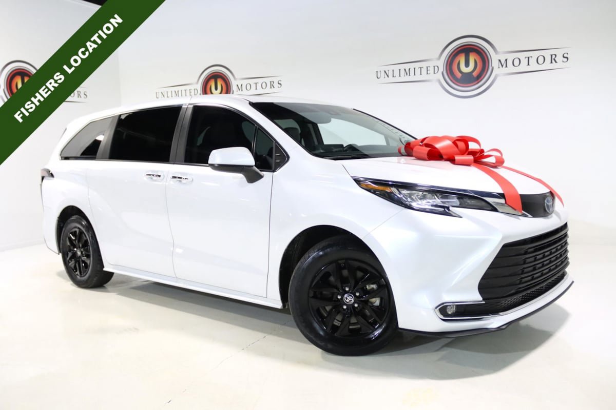 Used 2023 Toyota Sienna XLE FWD image 1