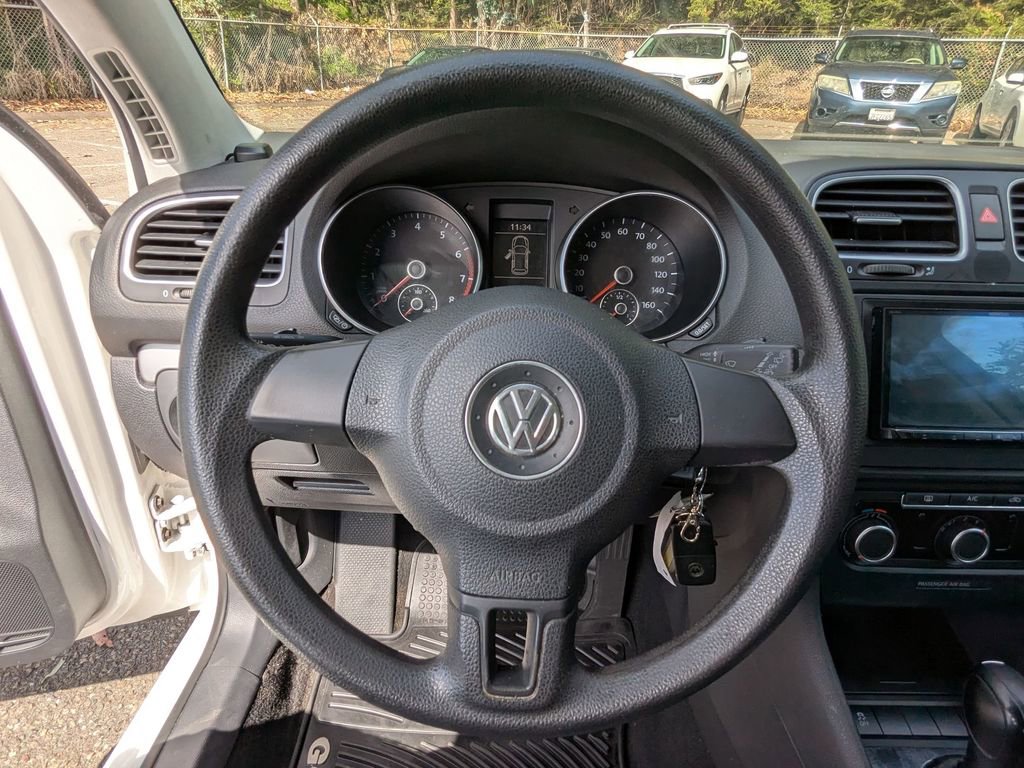 Used 2014 Volkswagen Golf 4-Door image 15