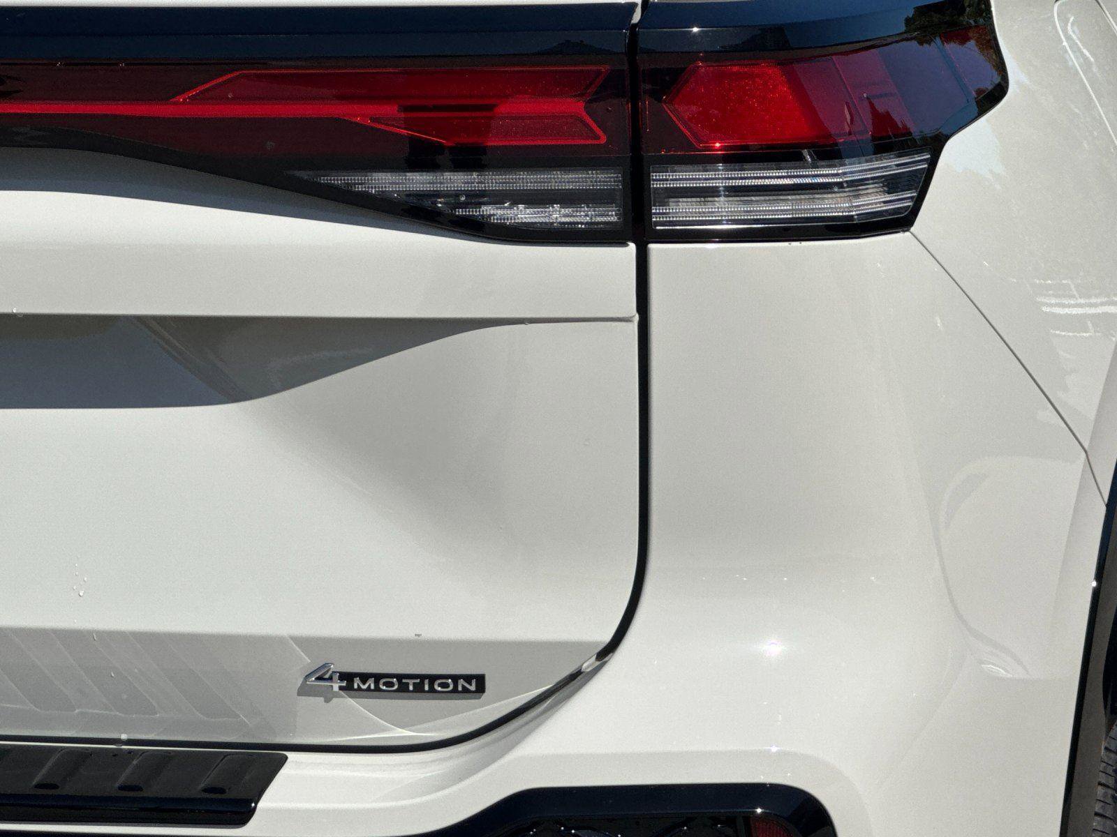New 2026 Volkswagen Tiguan SE R-Line AWD/4WD image 24
