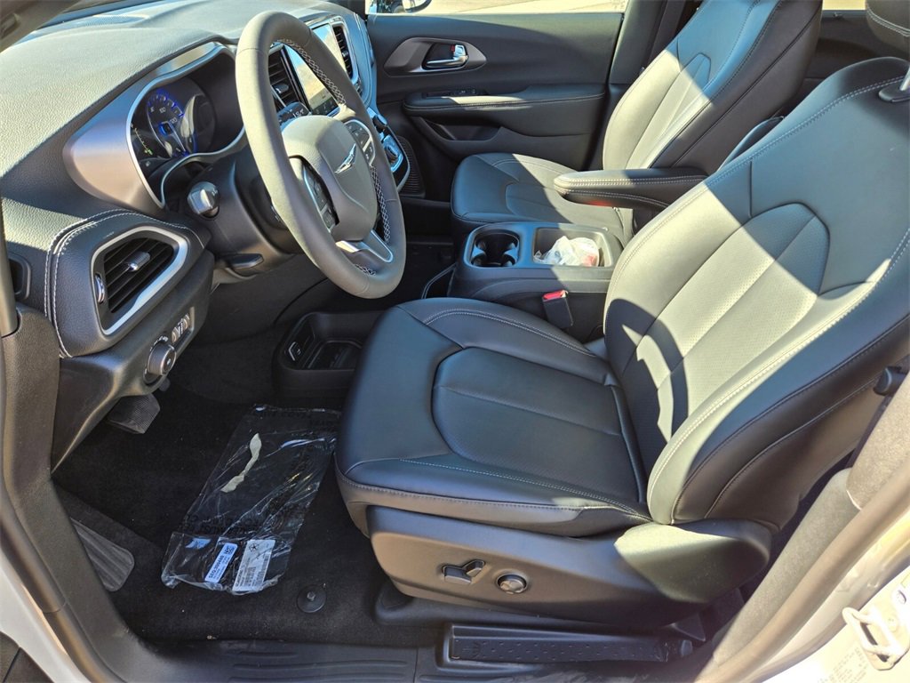 New 2026 Chrysler Pacifica Select image 7