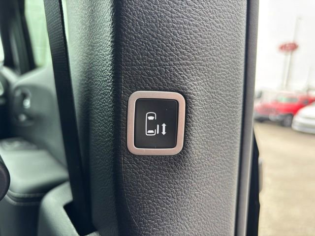 New 2026 Chrysler Pacifica Select image 10