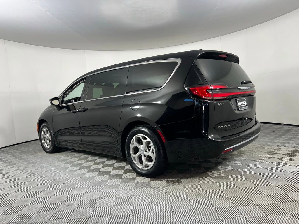 Certified 2024 Chrysler Pacifica Limited image 9