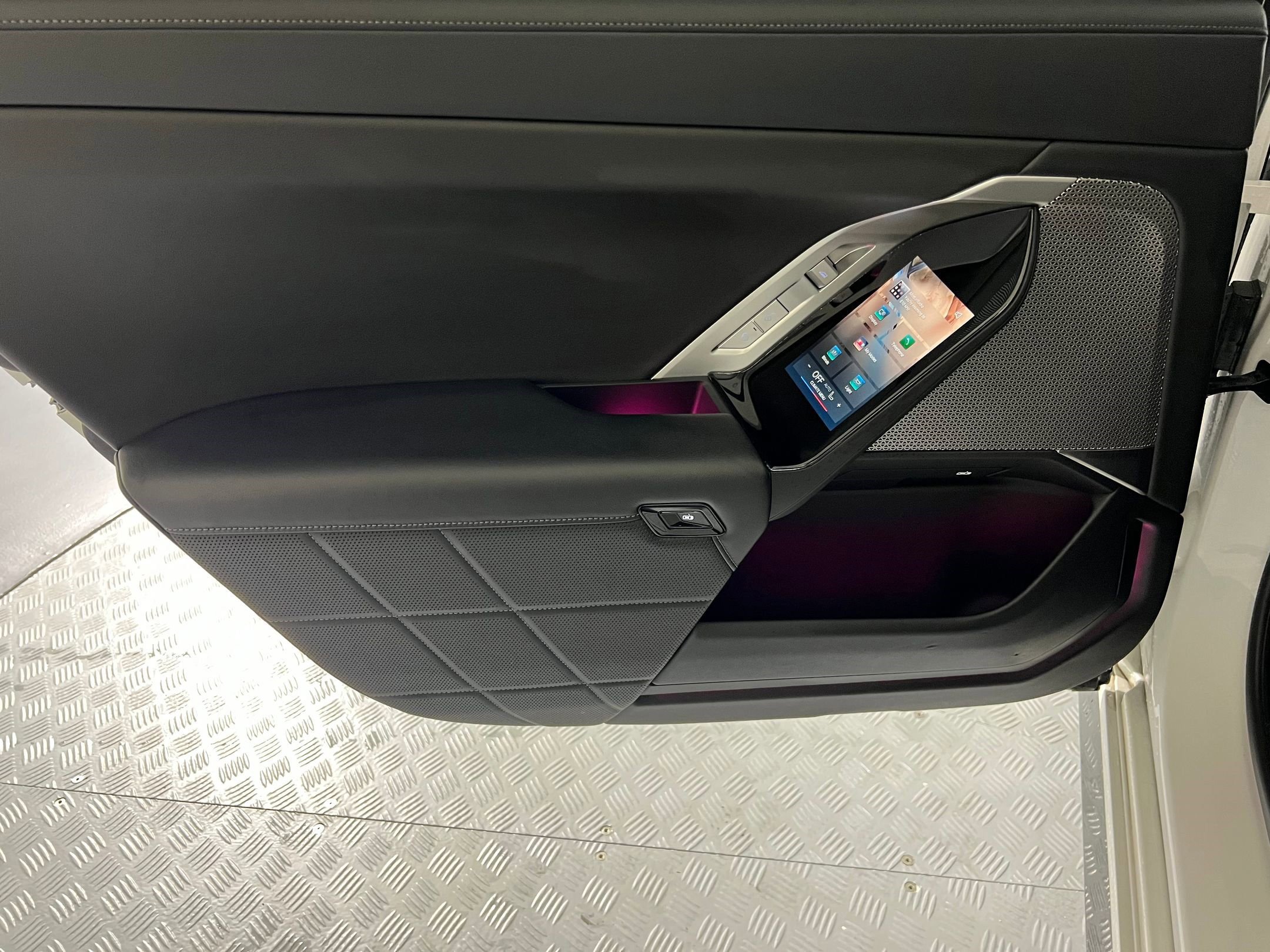 Used 2024 BMW 740i xDrive image 22