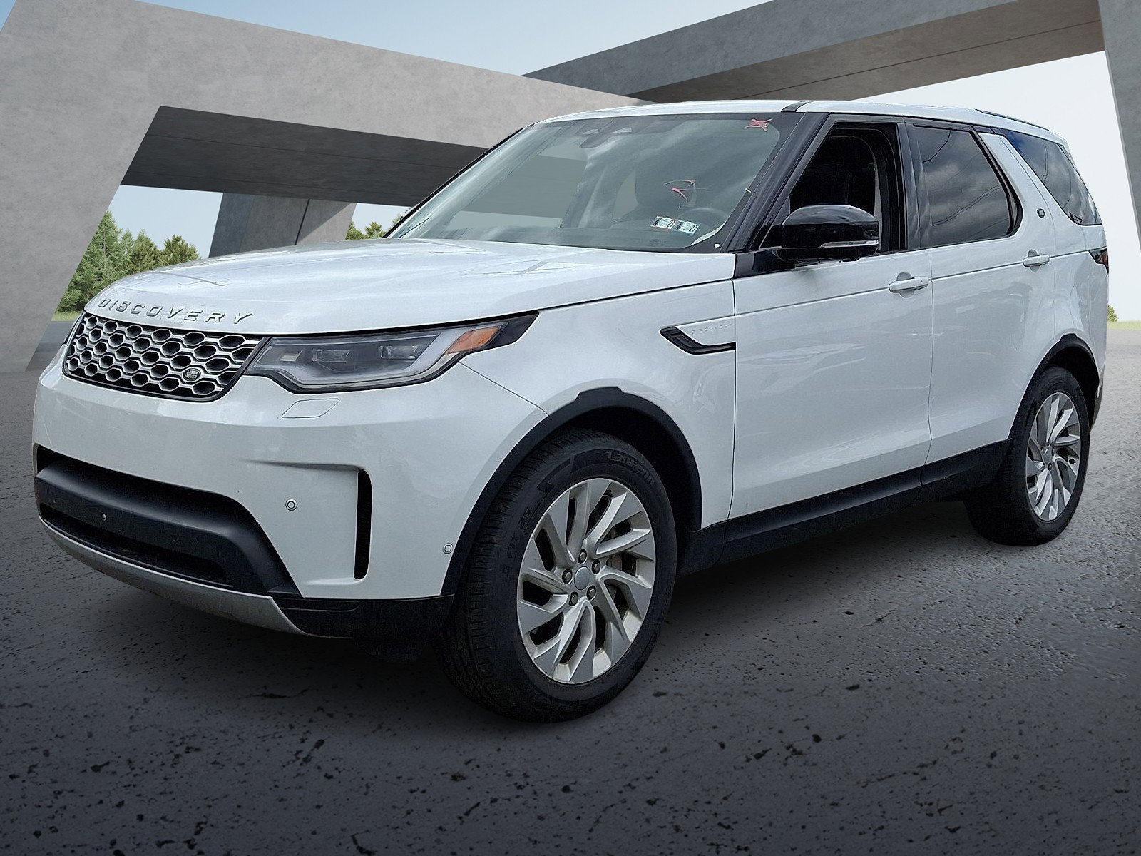 Used 2024 Land Rover Discovery S AWD/4WD image 3