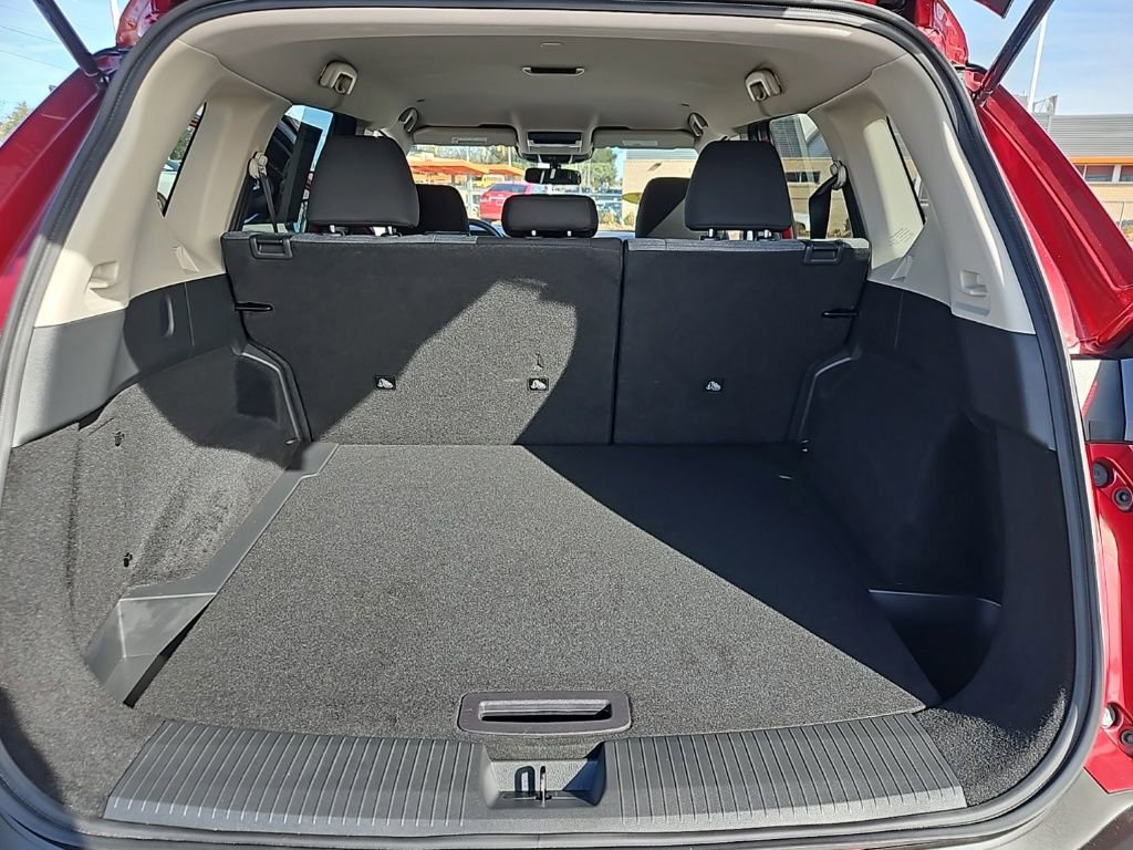 Used 2023 Nissan Rogue SV image 31