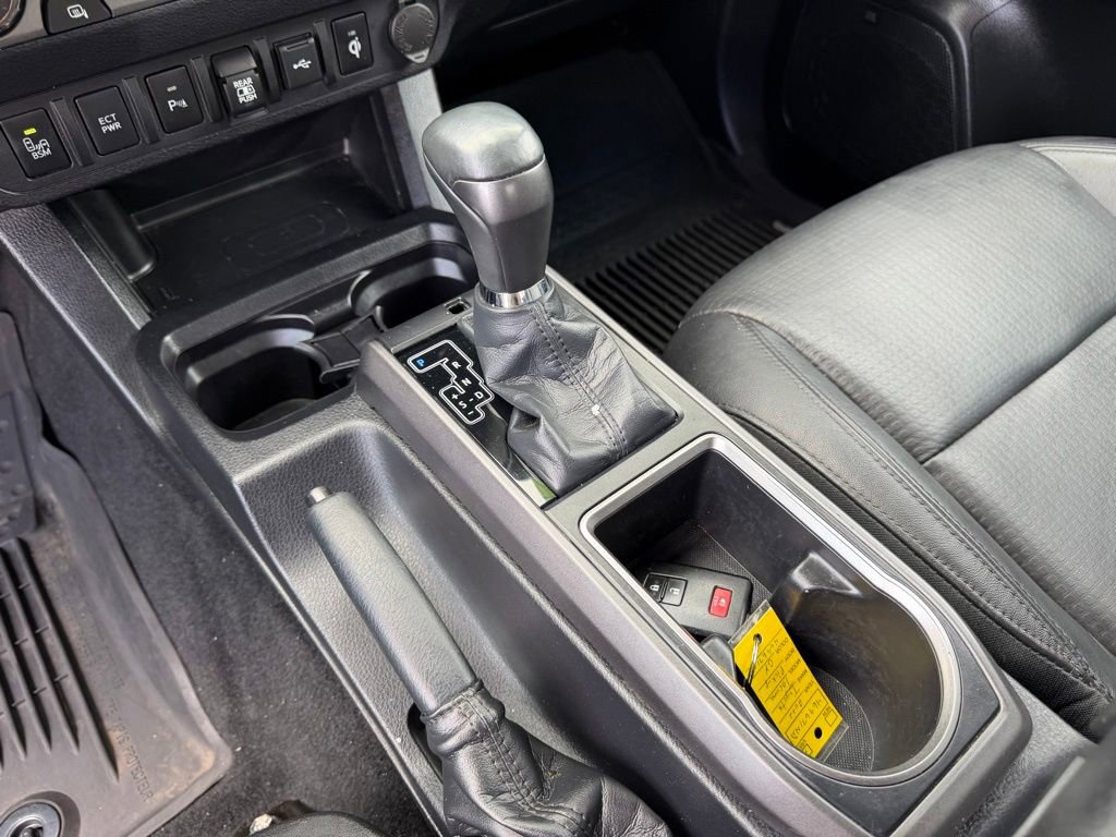 Used 2022 Toyota Tacoma TRD Sport w/ TRD Premium Sport Package AWD/4WD image 13