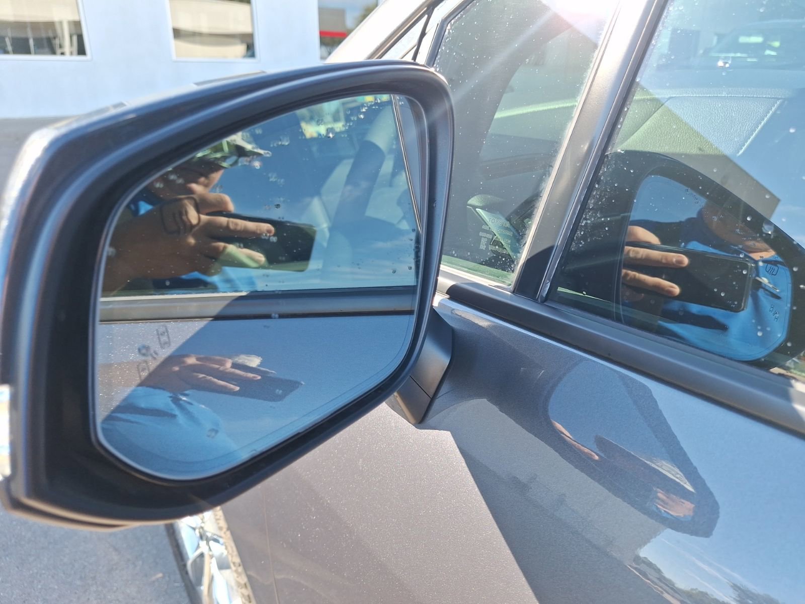 Used 2025 Toyota Sienna Limited image 14