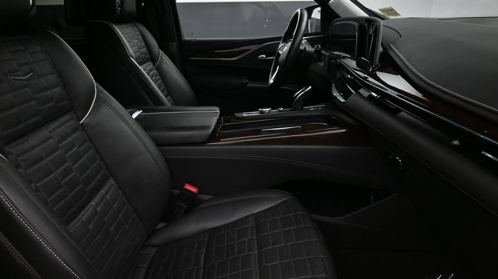 Used 2022 Cadillac Escalade Sport Platinum AWD/4WD image 2