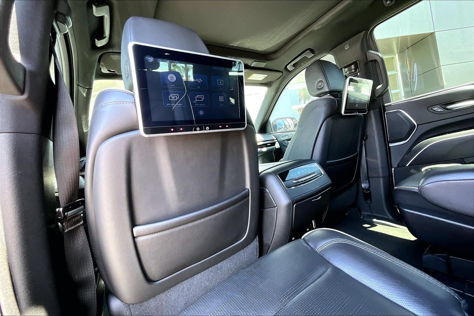 Used 2021 Cadillac Escalade Premium Luxury RWD image 12