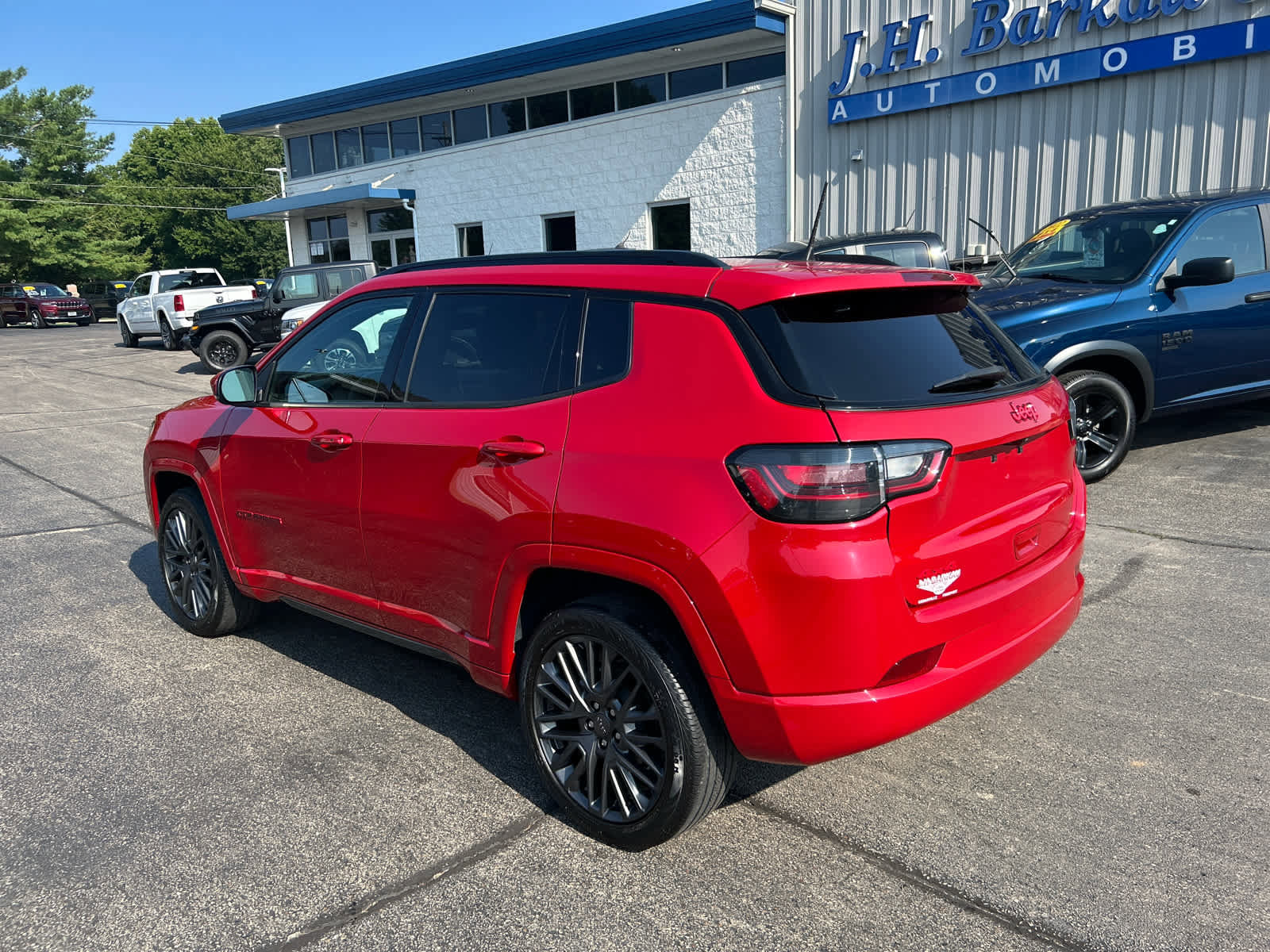 Used 2022 Jeep Compass Limited w/ (RED) Package image 5