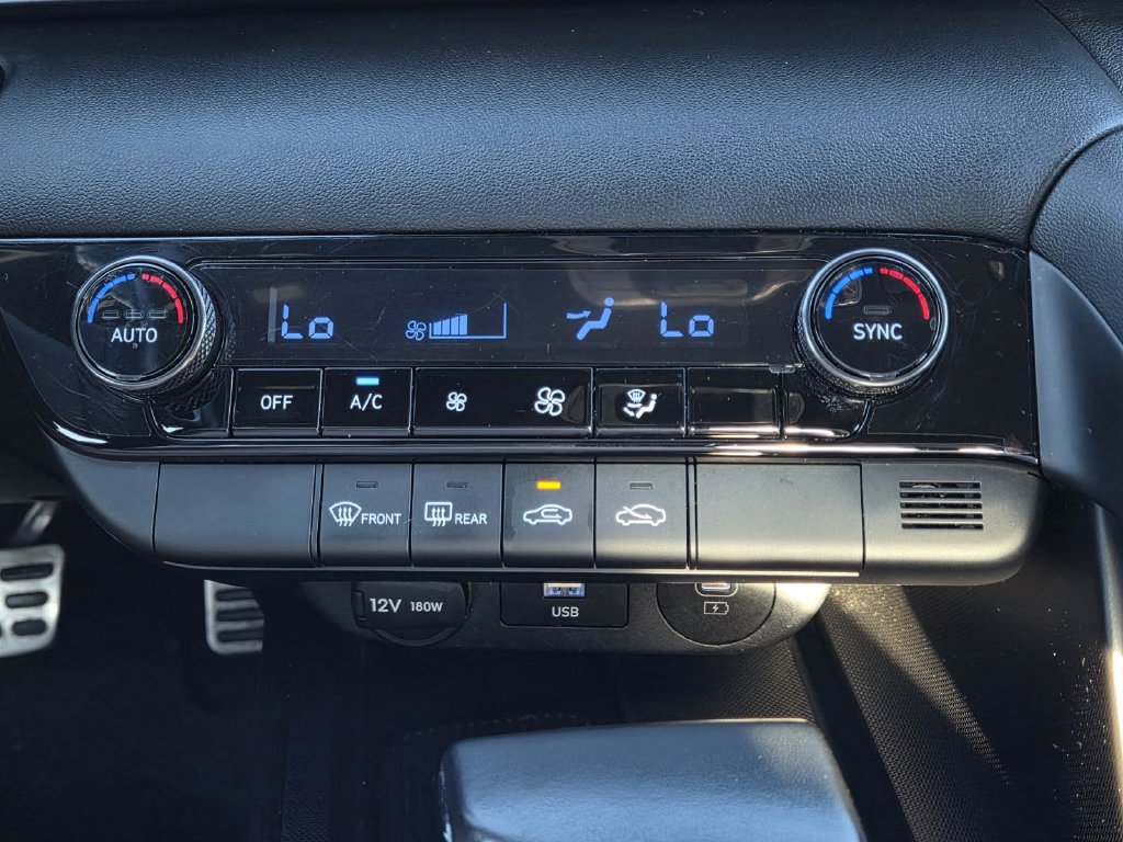 Used 2025 Hyundai Elantra Sport FWD image 28