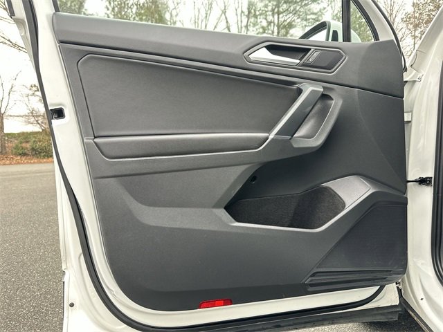 Used 2020 Volkswagen Tiguan SE R-Line image 14