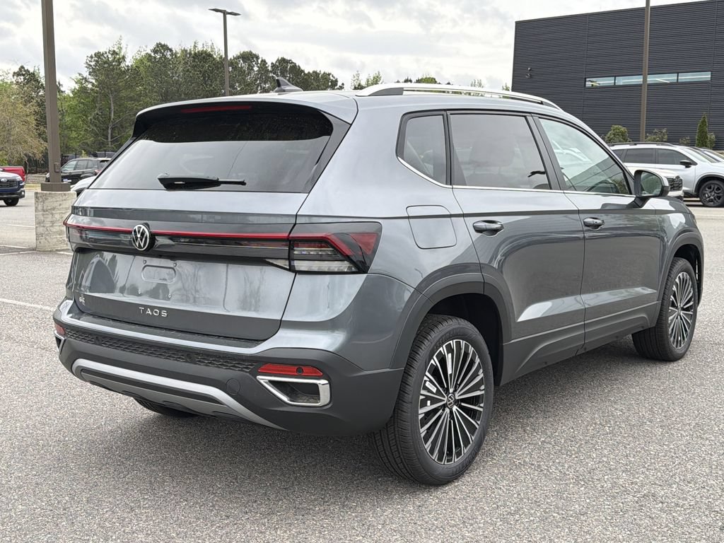 New 2026 Volkswagen Taos SE FWD image 5