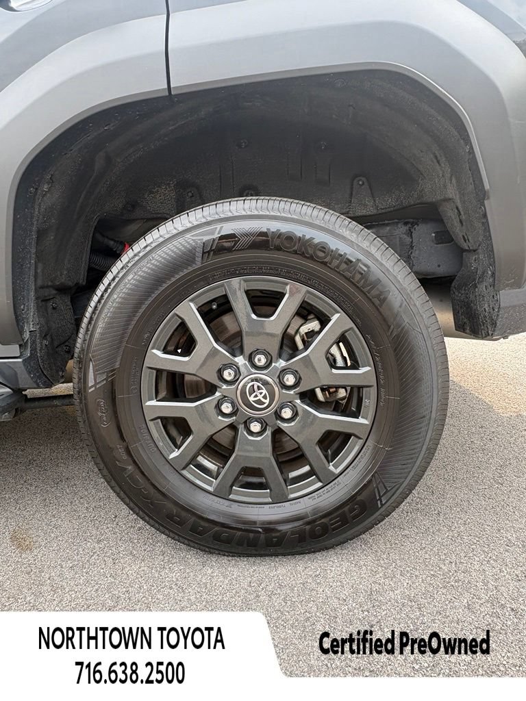 Used 2025 Toyota 4Runner SR5 AWD/4WD image 11