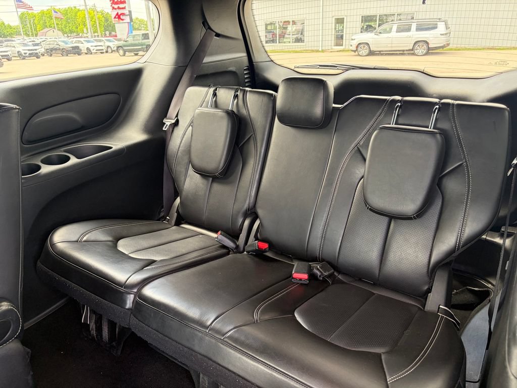 Used 2024 Chrysler Pacifica Limited FWD image 16