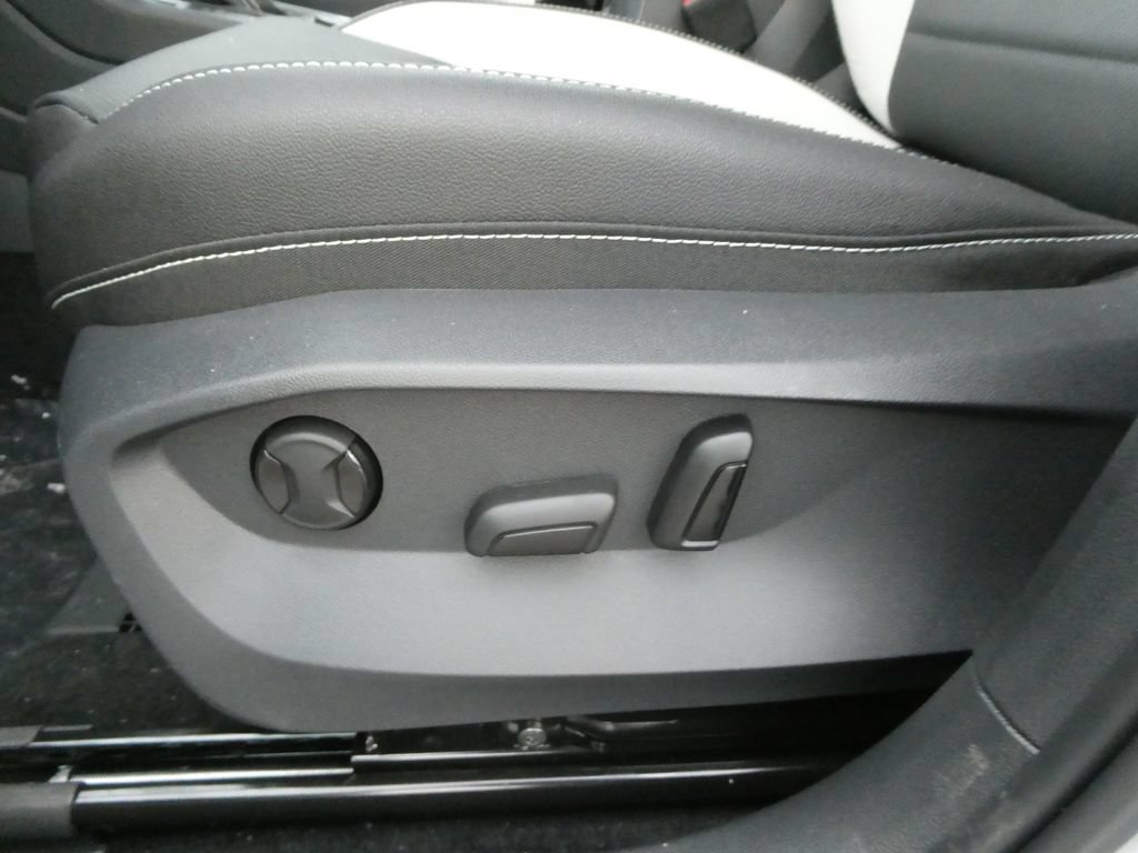 New 2026 Volkswagen Taos SEL AWD/4WD image 30