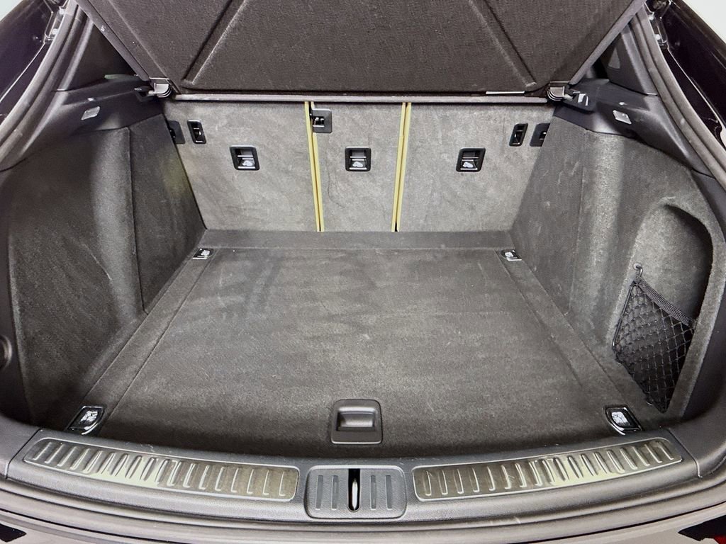 Certified 2025 Porsche Macan image 30