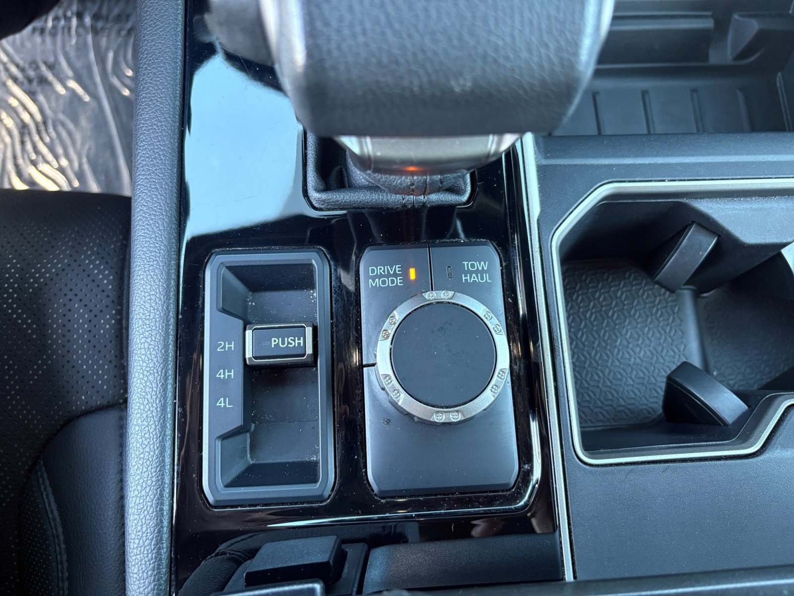 Used 2025 Toyota Tundra Limited AWD/4WD image 30