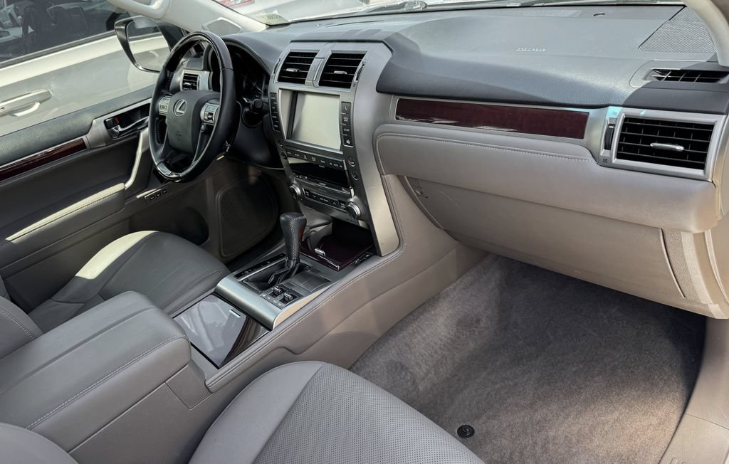 Used 2019 Lexus GX 460 AWD/4WD image 32
