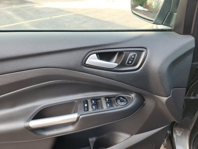 Used 2018 Ford Escape SE image 9