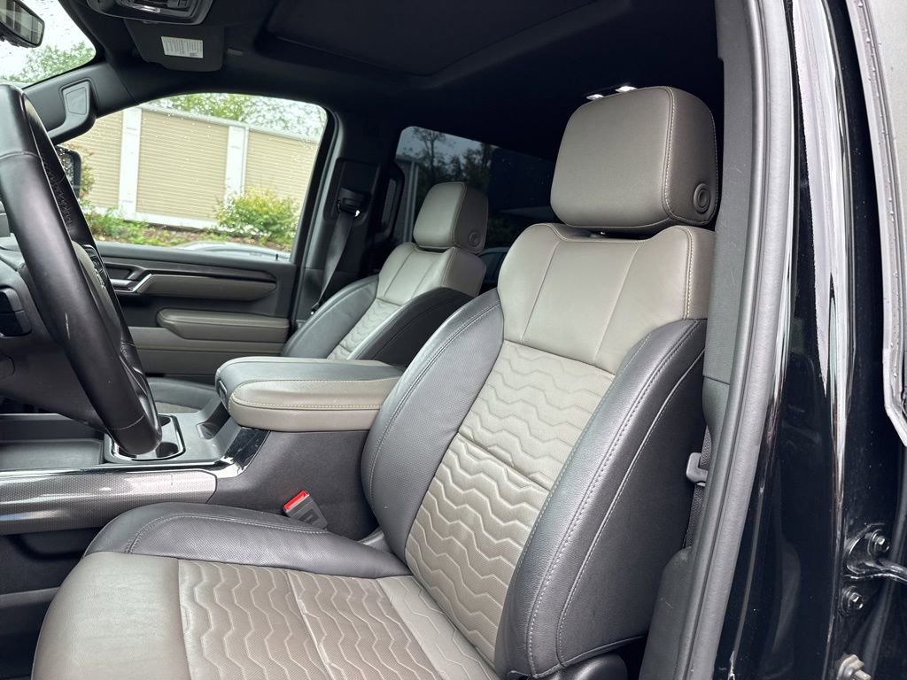 Used 2024 Chevrolet Silverado 2500 ZR2 w/ Technology Package image 19