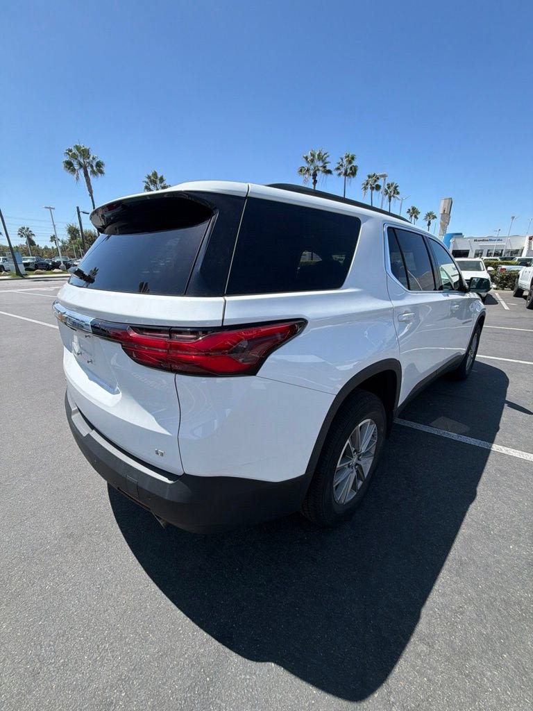 Used 2023 Chevrolet Traverse LT w/ Rear Camera Mirror Package AWD/4WD image 5