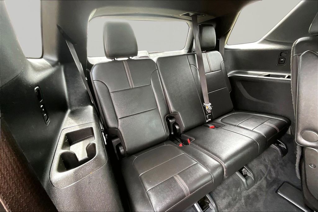 Used 2022 Chevrolet Traverse RS FWD image 28