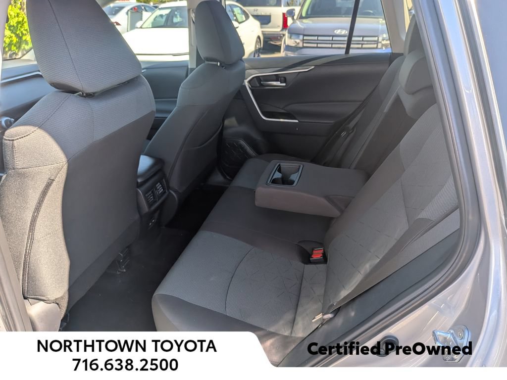 Used 2025 Toyota RAV4 XLE AWD/4WD image 12
