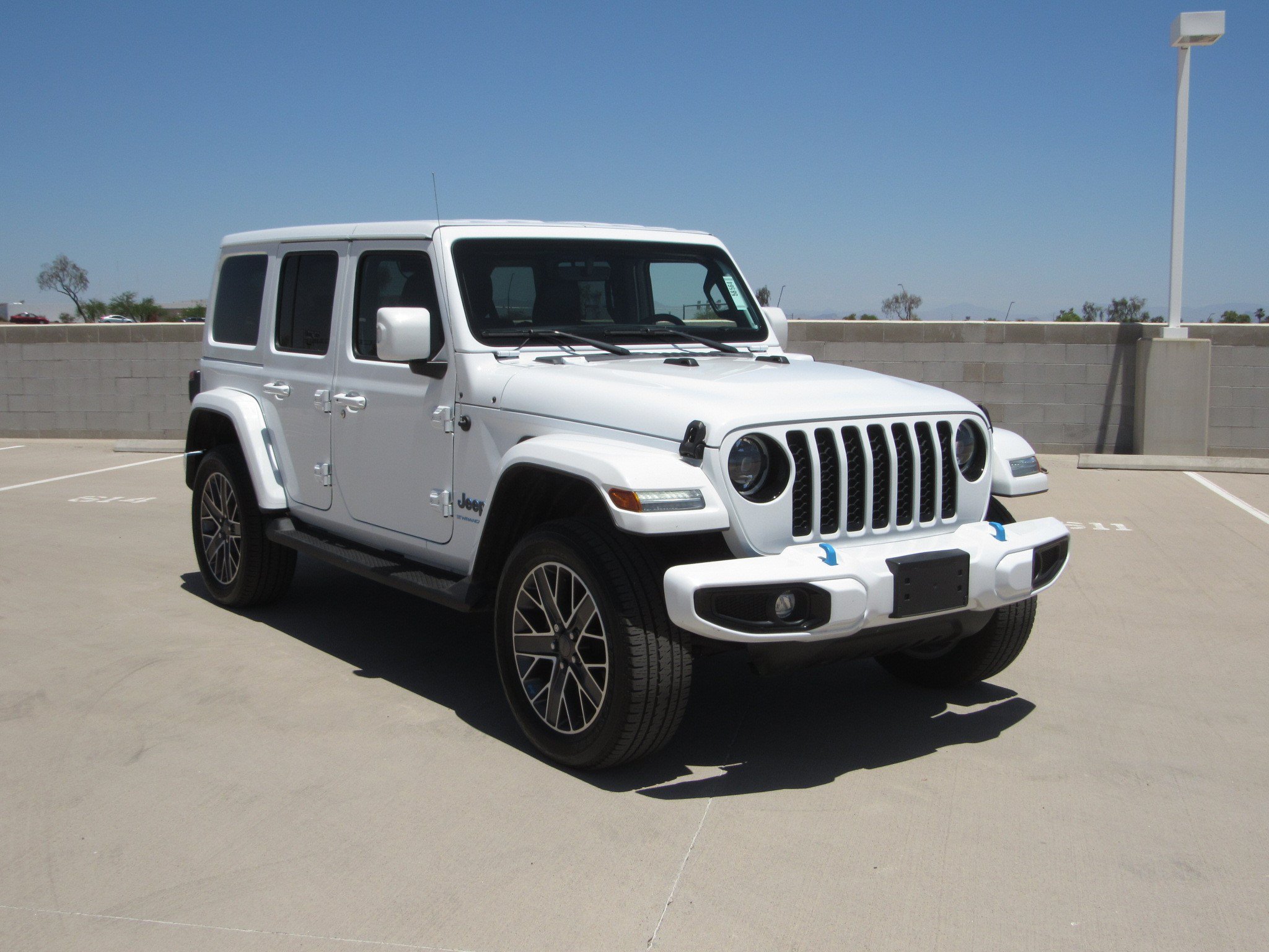 Used 2023 Jeep Wrangler Unlimited Sahara AWD/4WD image 2