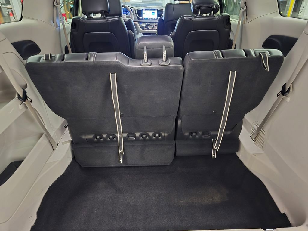 Certified 2024 Chrysler Pacifica Touring-L image 39