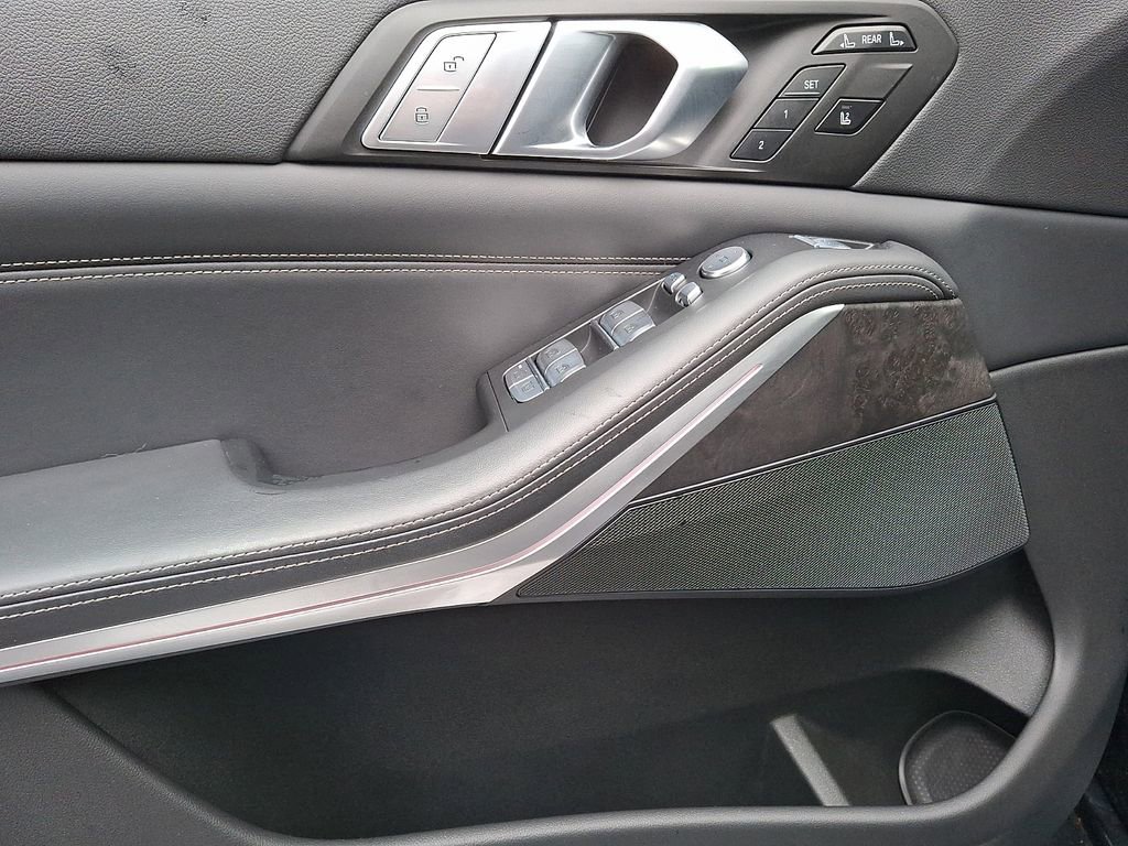 Certified 2022 BMW X7 xDrive40i w/ Executive Package image 9