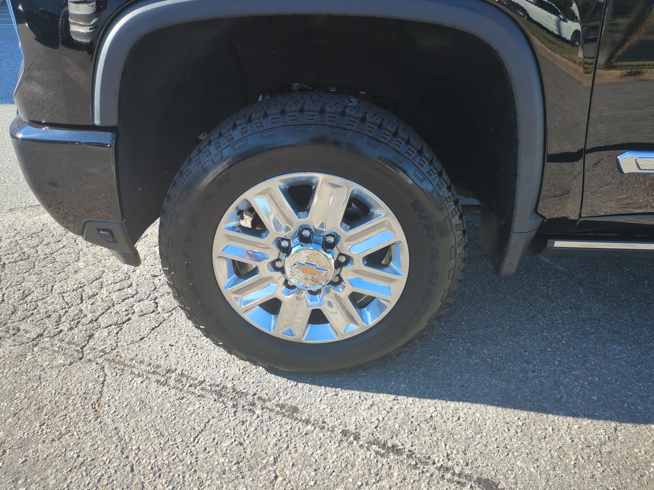 Used 2024 Chevrolet Silverado 2500 High Country w/ High Country Premium Package AWD/4WD image 10