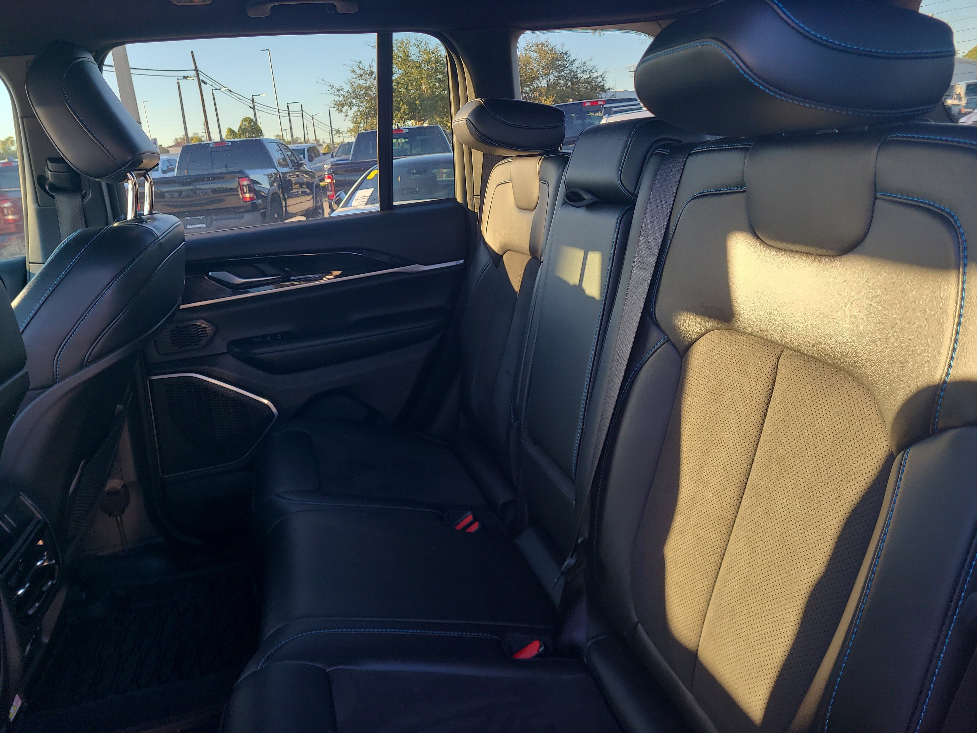 Used 2024 Jeep Grand Cherokee Trailhawk image 13