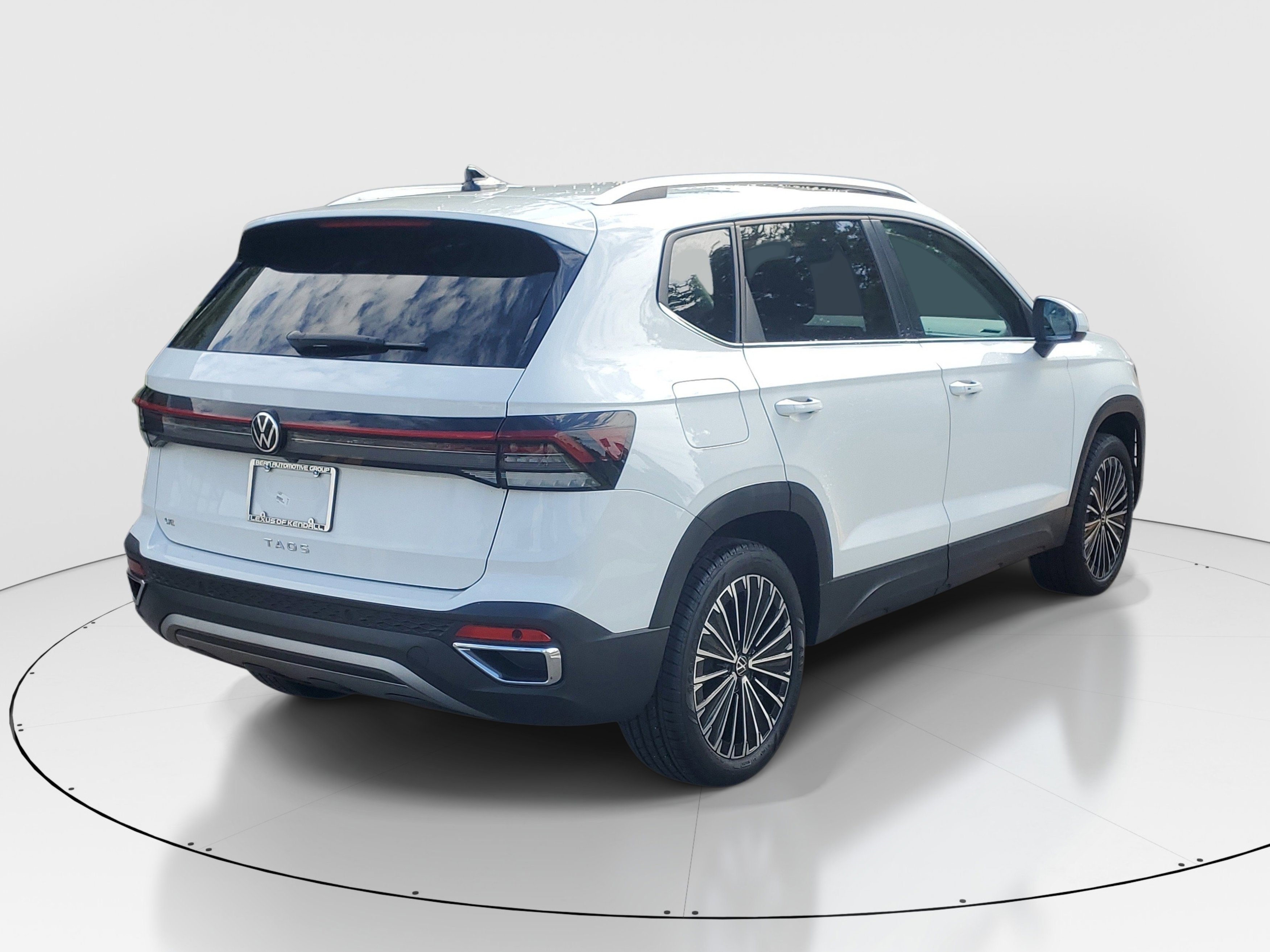 Used 2025 Volkswagen Taos SE FWD image 7