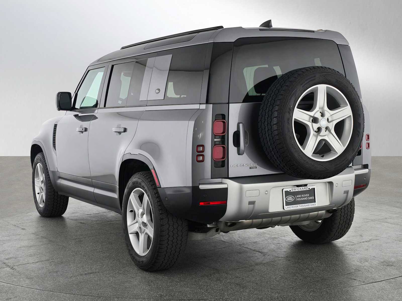Used 2022 Land Rover Defender 110 SE image 5